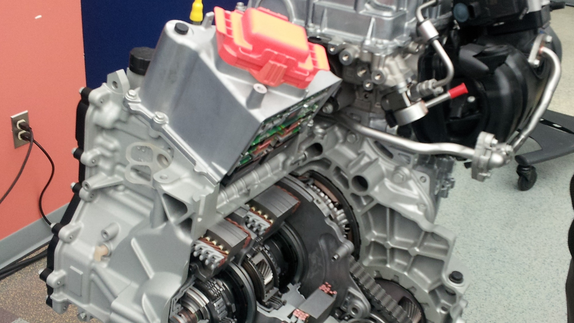 2016 Chevrolet Volt powertrain detail - motor and power electronics unit advance briefing, Oct 2014