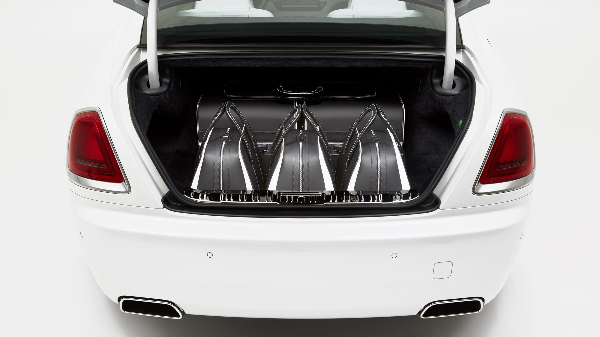 Rolls-Royce's new Wraith-inspired luggage set