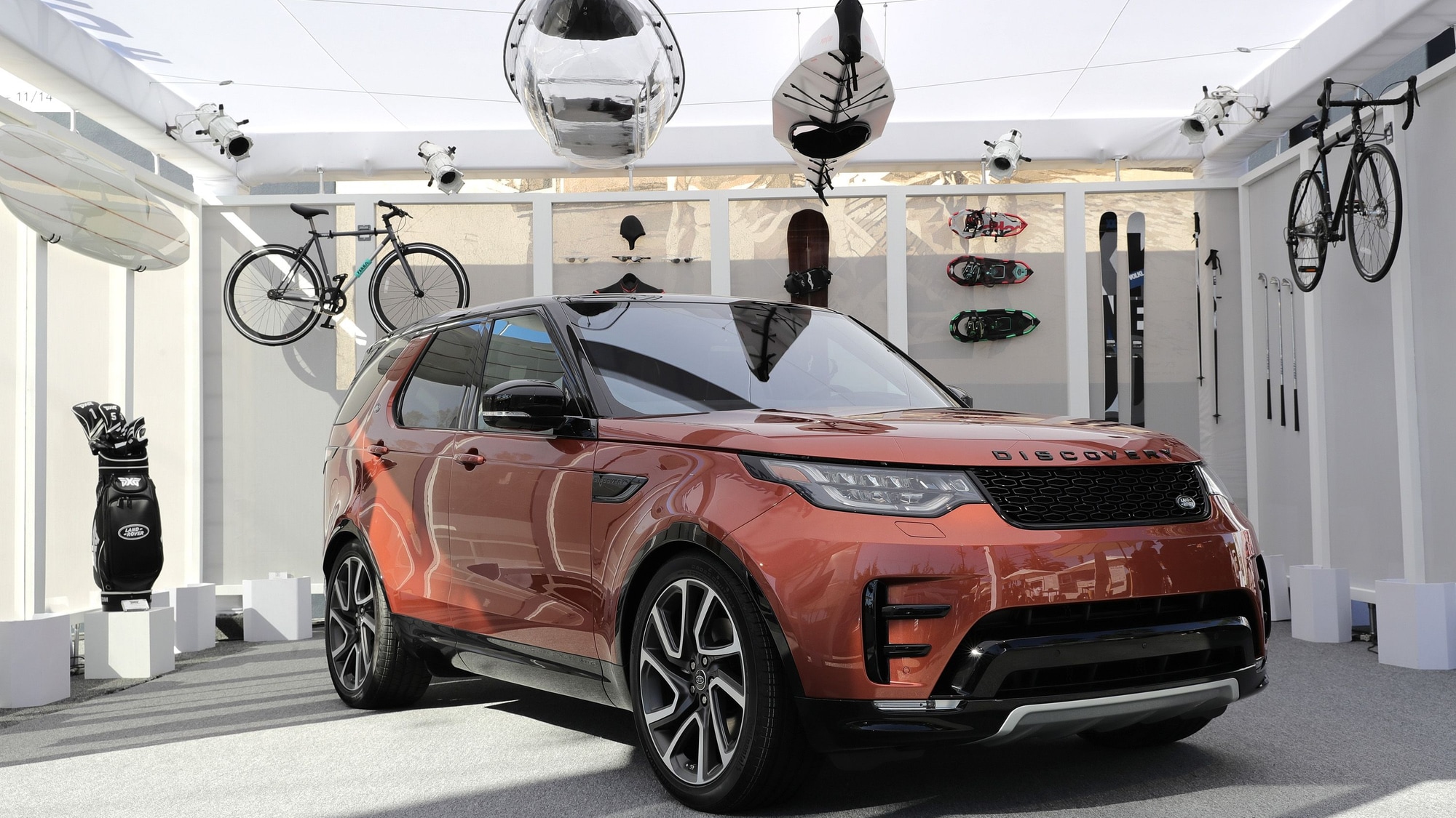 Land Rover debuts Dynamic Design Pack for Discovery in LA