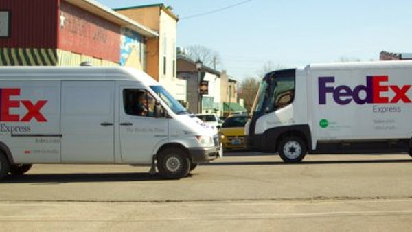 All-electric FedEx parcel delivery truck, Modec design built by Navistar