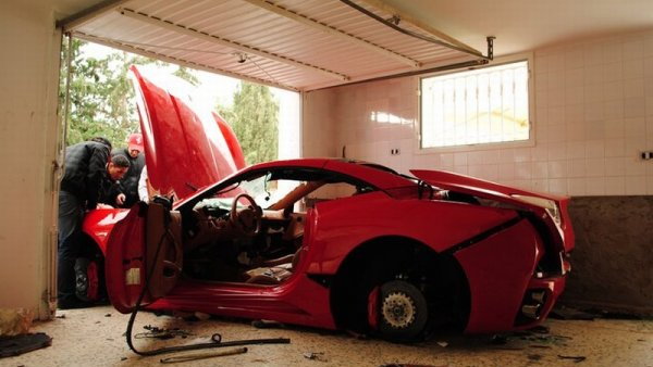 Tunisian Rioters destroy Ferrari California