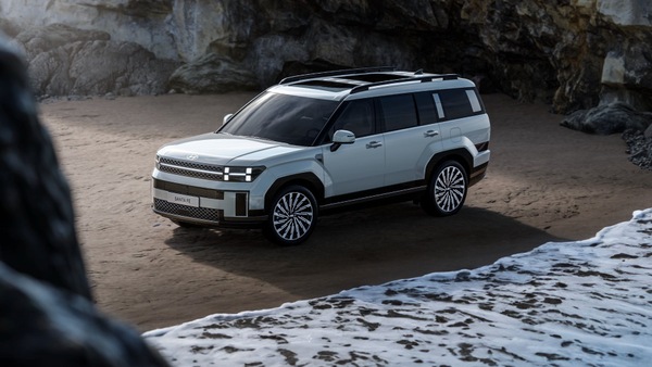 2024 Hyundai Santa Fe aims for Land Rover with boxy design