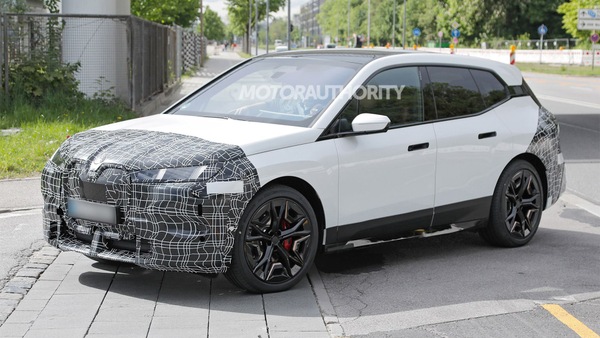  2026 BMW iX spied with updates at the 'Ring Bildidee 