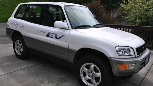 2002 Toyota RAV4 EV on eBay. Image: Plug In America
