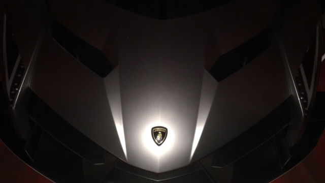 Lamborghini Veneno - Image via Mobile