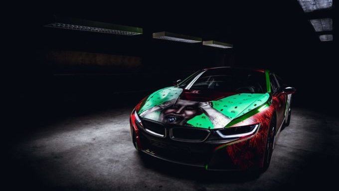 BMW i8 painted by Rene Turrek and inspired by Joker and the Suicide Squad