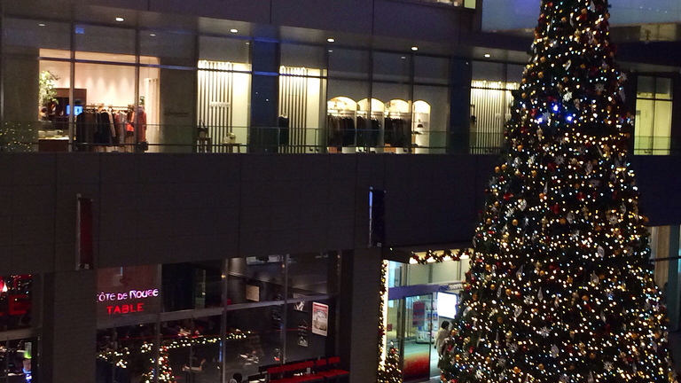 Nissan Leaf powers a Christmas tree in Tokyo (Image: NISSANEV)