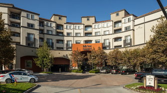 Holly Street Village Apartment - Pasadena, CA