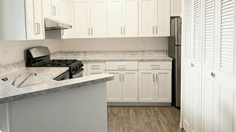 Foxwood Apartments and Hermitage Townhomes - Portage, MI