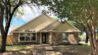 5301 Peninsula Way - Garland, TX