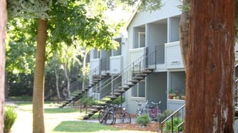 Oakwood Apartments - Chico, CA