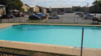 Mosscliff Apartments - San Marcos, TX