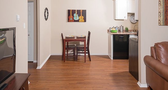 University Oaks Apartments 121 Reviews Kent Oh Apartments For