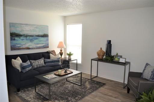 Village On The Green 32 Reviews Jenks Ok Apartments For Rent