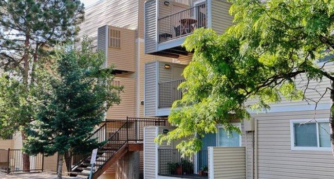 Westhills Apartments - Lakewood CO