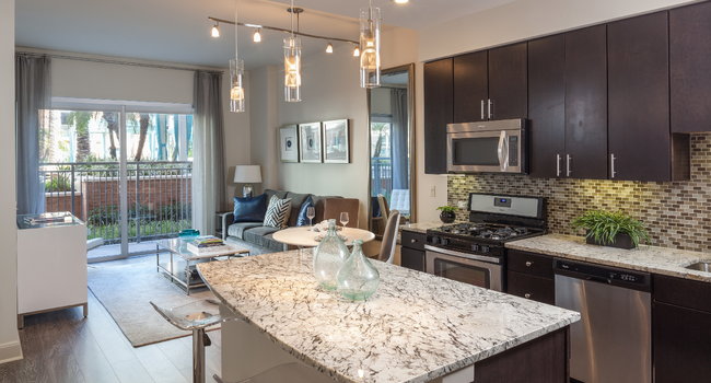 One Lakes Edge  Luxury Apartments in The Woodlands, Texas