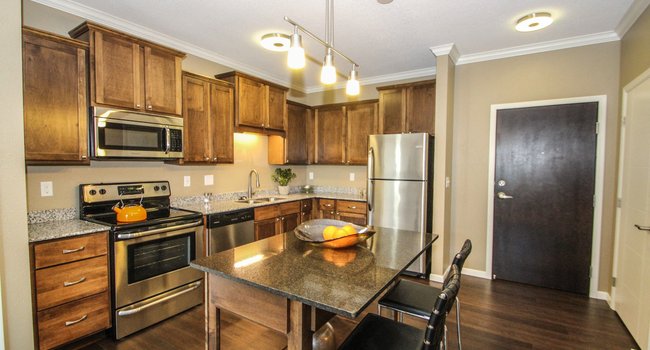 The Flats at Cedar Grove Reviews - Eagan, MN | 3825 Cedar