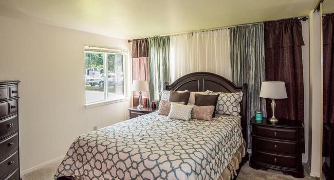 Crown Court Apartments 162 Reviews Clackamas Or Apartments
