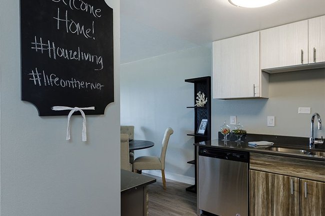 The Jeffersonian 28 Reviews Detroit Mi Apartments For Rent Manager Uploaded Photo Of The Jeffersonian In Detroit Mi