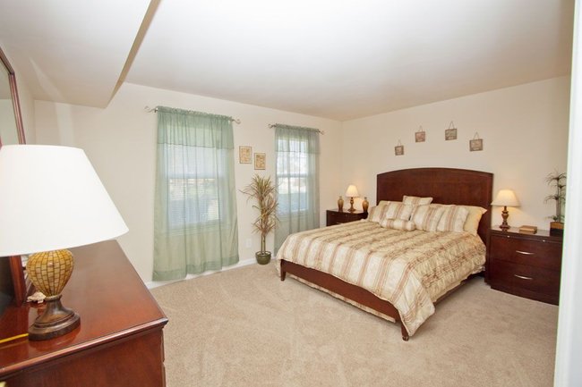 Thalia Gardens Apartments and Townhomes - 165 Reviews | Virginia Beach